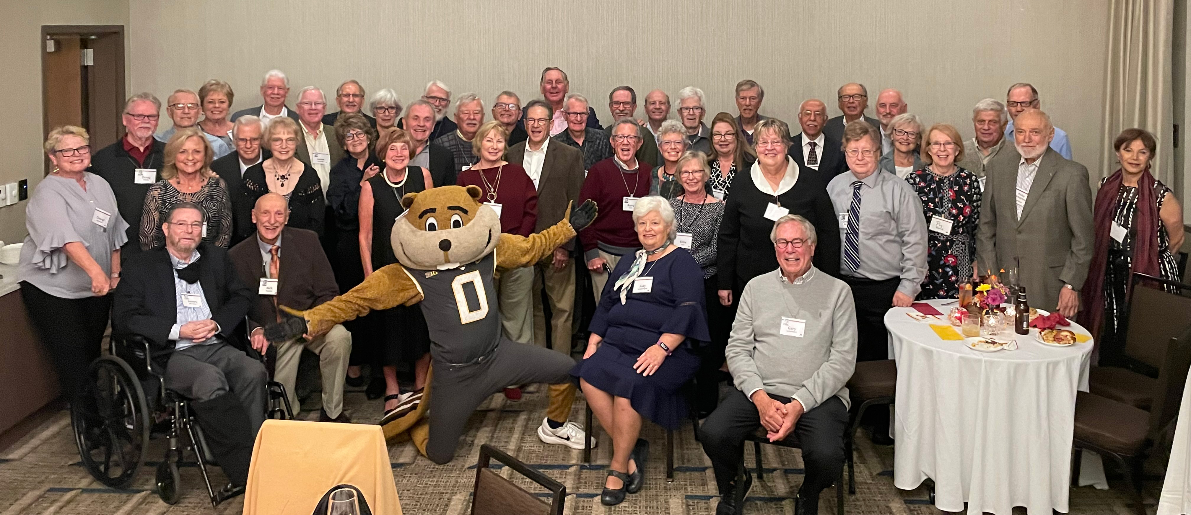Class of 19721 group photo with Goldy