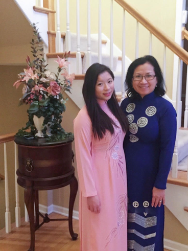 Julianne Tieu and her mother wearing traditional Vietnamese clothing, áo dài.