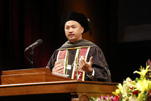 Makoto Hang speaking at podium